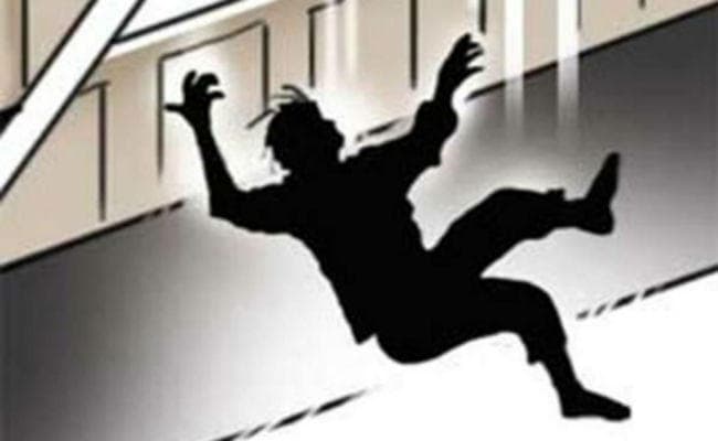 जमशेदपुर : पांच दिन पूर्व हुई थी शादी, गुटका खा कर थूकने के दौरान तीन तल्ला के कॉरिडोर से गिरा युवक, मौत