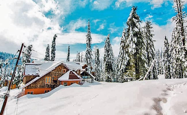 गुलमर्ग में मनाएं क्रिसमस की छुट्टियां