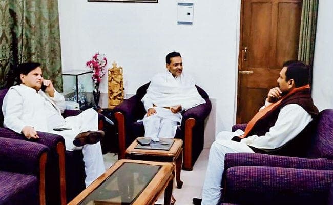 पटना : ‘हाथ’ थाम महागठबंधन की नाव में सवार होंगे कुशवाहा, राहुल-सोनिया का संदेश लेकर पहुंचे अहमद पटेल