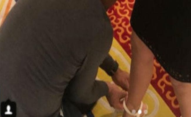 पत्नी साक्षी ने जब धौनी से कहा- पहनाओ सैंडल फिर...