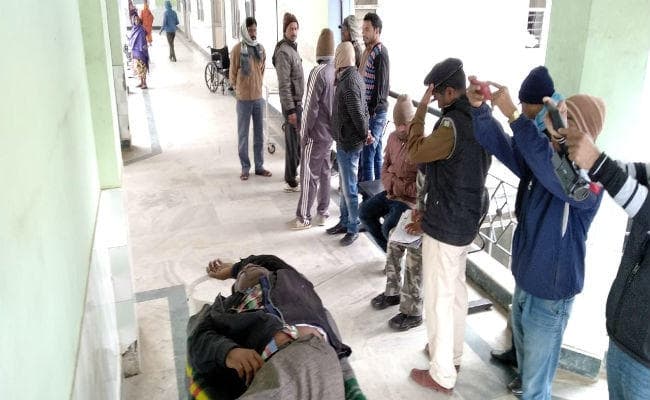 कल्याण मंत्री डॉ लोइस मरांडी के आवास के सामने धरना पर बैठे पारा शिक्षक की मौत