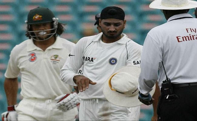 मंकीगेट प्रकरण: साइमंड्स से माफी मांगते हुए रोने लगे थे हरभजन