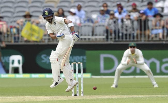 VIDEO : विराट के आउट होने पर विवाद, हरभजन ने उठाये सवाल, ट्विटर पर लिखा, Kohli Out or not out?