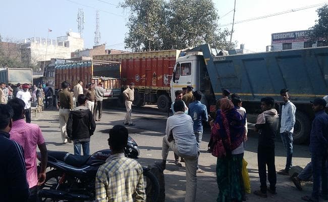 शराब पीने से मना किया तो बेटे ने बाप को पीट-पीटकर मार डाला, तमाशबीन बने रहे लोग