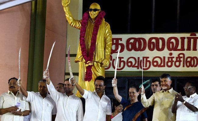 DMK के मंच पर एकजुट हुआ विपक्ष, स्टालिन ने अगले PM के लिए राहुल की पैरवी की
