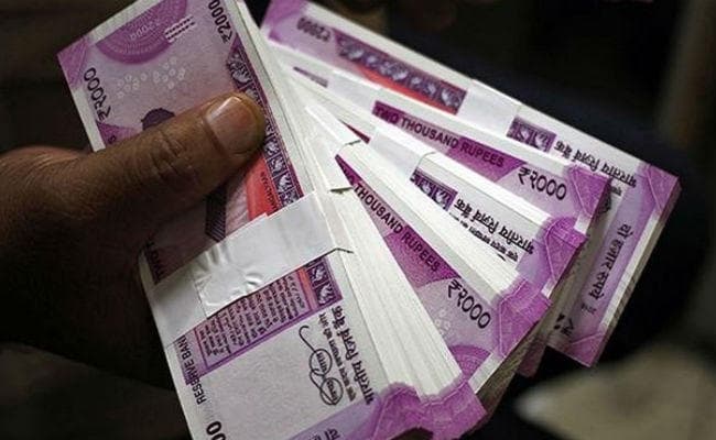 बिहार के पैसे दूसरे राज्यों में बांट रहे बैंक, लगातार गिरता जा रहा है कर्ज बांटने का आंकड़ा, जानें