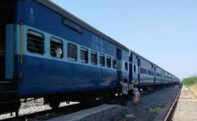 मुंगेर : दुर्घटनाग्रस्त होने से बची पैसेंजर ट्रेन