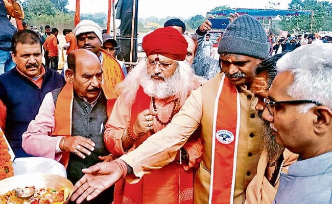 चान्हो में विराट धर्म सम्मेलन में बजरंग दल के राष्ट्रीय संयोजक सोलंकी बोले राम मंदिर के निर्माण से ही देश में आयेंगे अच्छे दिन