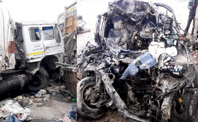 सड़क हादसे में सात लोगों की मौत, परिवार में छाया मातम