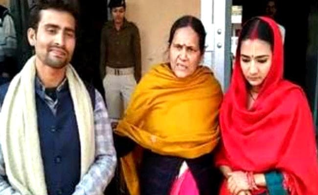 भागवत कथा वाचिका को हुआ इश्क, प्रेमी युगल ने मंदिर में रचायी शादी