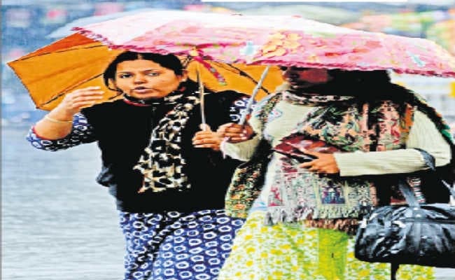 मालदा : बदला मौसम का मिजाज मालदा में बेमौसम बारिश