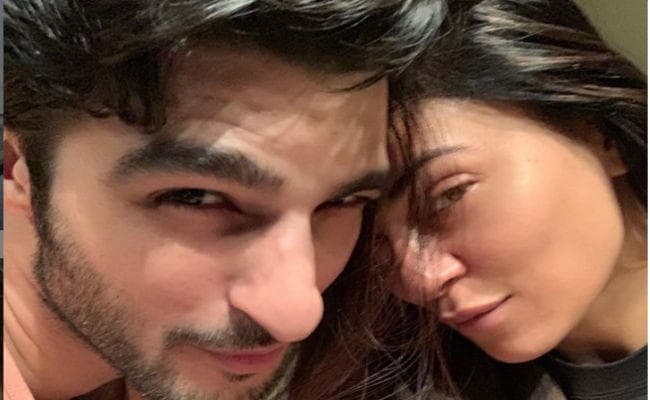 सुष्मिता सेन ने शेयर की ब्‍वॉयफ्रेंड की तसवीर, लिखा ये रोमांटिक कैप्‍शन