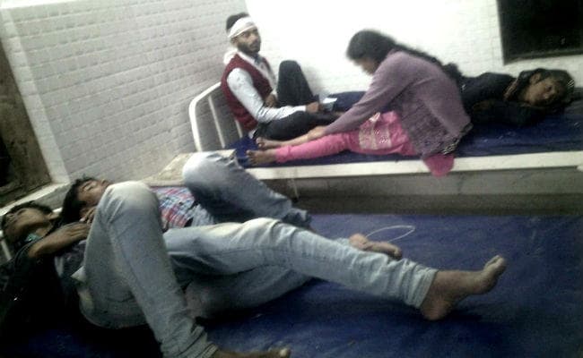 समस्तीपुर : स्कूली बच्चों से भरी बस गड्ढे में पलटी, शिक्षक समेत तीन दर्जन से अधिक छात्र जख्मी