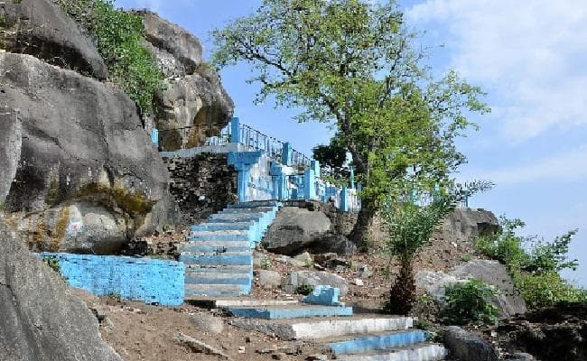 गुमला : पालकोट में छिपे हैं कई ऐतिहासिक धरोहर, जानिये सुग्रीव गुफा के बारे में