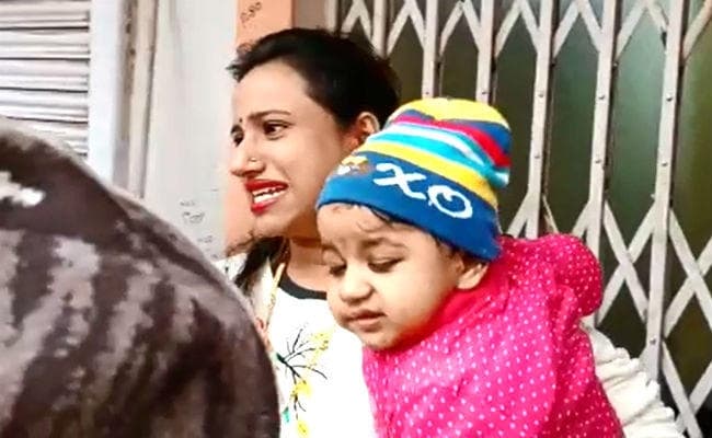 अधिकार और इंसाफ के लिए ससुराल में धरने पर बैठी बहू, ससुराल वालों पर लगाया तीन करोड़ रुपये मांगने का आरोप