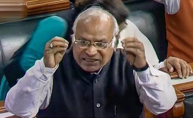 राफेल सहित विभिन्न मुद्दों पर दोनों सदनों में हंगामा, कार्यवाही दिन भर के लिए स्थगित