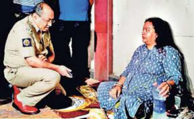 कोलकाता :  पांच घंटे तक रत्ना चटर्जी से इडी के अधिकारियों ने की पूछताछ