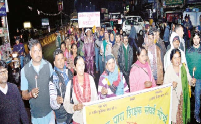 जमशेदपुर  :  पांच तक काम पर लौटें पारा शिक्षक, नहीं तो बर्खास्त