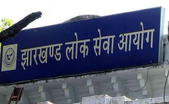 रांची : डॉ दिलीप व शांति को दी गयी जबरन सेवानिवृत्ति