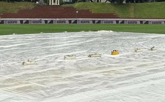 बारिश और ऐतिहासिक साझेदारी ने श्रीलंका को हार से बचाया