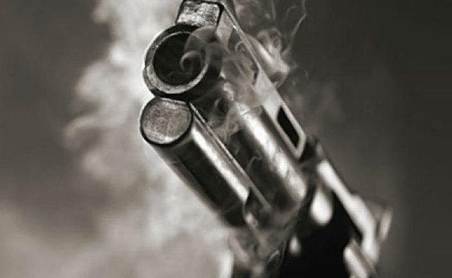 गोलीबारी की घटनाआें को रोकने के लिए अब अमेरिकी स्कूलों के स्टाफ होंगे हथियार से लैस