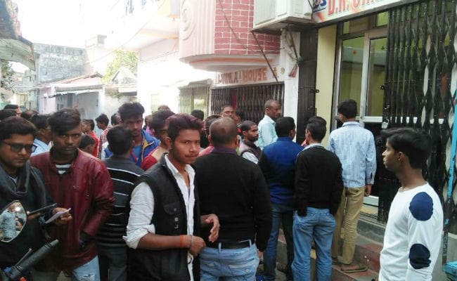 औरंगाबाद : आभूषण व्यवसायी को बंधक बना कर हथियारबंद अपराधियों ने 40 लाख के जेवरात और नकदी लूट लिये