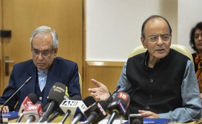 वित्त मंत्री अरुण जेटली ने विपक्ष पर बोला हमला, कहा-नारों से नहीं, ठोस नीतियों से दूर होगी गरीबी