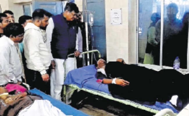 दिनहाटा :  स्कूल में घुसकर शिक्षक पर जानलेवा हमला, शिक्षक के परिजनों को भी पीट-पीटकर किया घायल