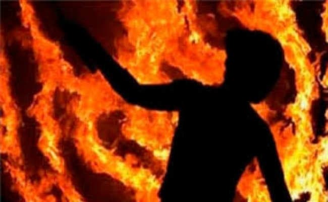 हैवानियत! पेट्रोल डालकर छात्रा को जलाया, धुएं के कारण श्वास नली जली, मौत