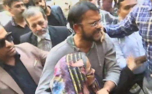 गृहनगर पहुंचे हामिद निहाल अंसारी, कहा - पहले नौकरी; फिर जीवनसाथी की सोचूंगा