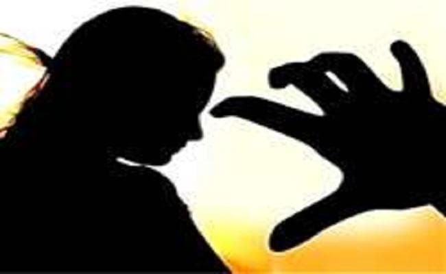 कोचिंग सेंटर में घुस कर छात्राओं से अश्लील हरकत, संचालक ने जब किया विरोध...