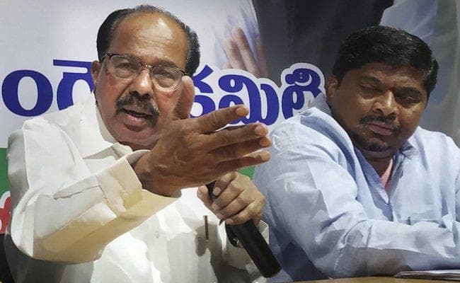 राफेल डील : वीरप्पा मोइली ने कहा - वायु सेना प्रमुख सच दबा रहे