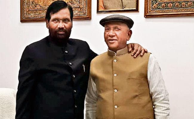 रांची : केंद्रीय मंत्री को पैकेट में खाद्यान्न देने का सुझाव