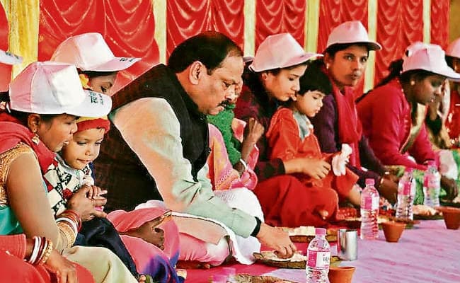 जामताड़ा : कानून बनाने  से कुछ नहीं होगा, बिहार में हो रही है शराब की होम डिलिवरी : रघुवर दास