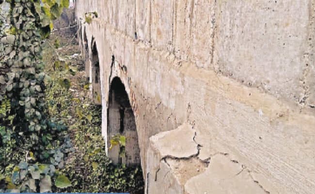 भागलपुर :  तीन दिन के अंदर पुल मरम्मत करें, वरना तोड़ कर रास्ता दें