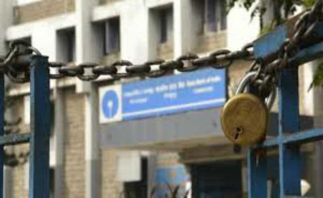 रांची   : बैंकों में लटके रहे ताले, नहीं हो सका कोई काम