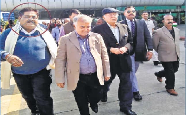 रांची :  उषा मार्टिन के पूर्व चेयरमैन घूम रहे हैं दागी के साथ, क्या उनकी मंशा उषा मार्टिन, टाटीसिलवे रांची प्लांट बंद कराने की है?