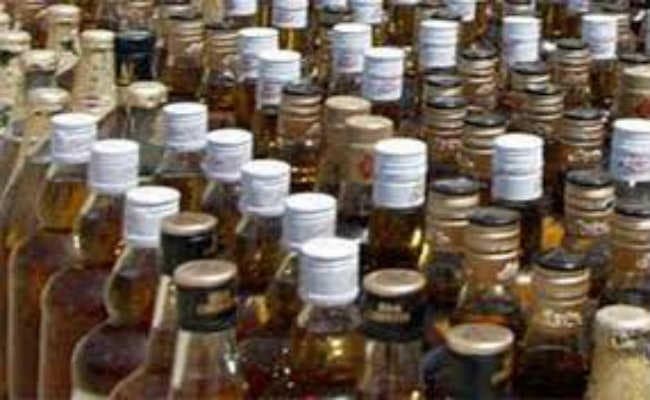 अंडा की पेटियों में छिपाकर लायी जा रही थी 25 लाख की शराब, चालक गिरफ्तार