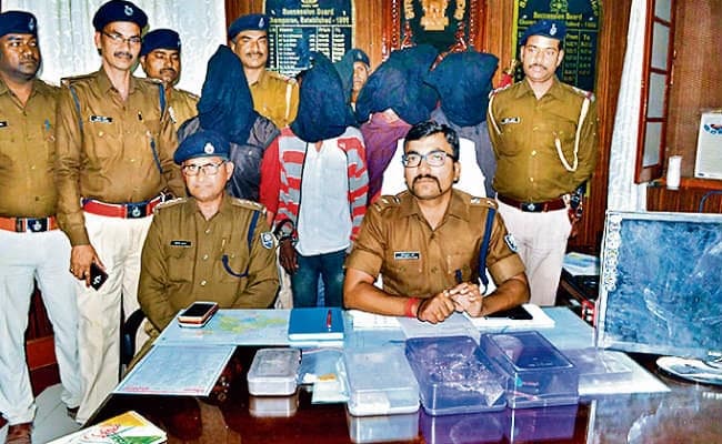 मोतिहारी : चकिया डकैती कांड में आठ अपराधी गिरफ्तार, महाराष्ट्र के विकास को गहने गलाने को मिले थे छह हजार