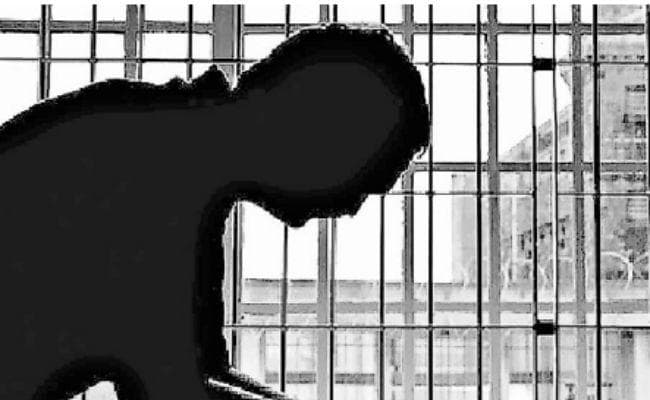 कोलकाता : अनशनरत माओवादी नेता को मनाने जेल पहुंचे जेल मंत्री