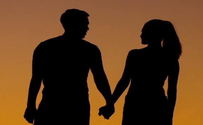 प्रेमी ने प्रेमिका को गोद में लेकर तीसरी मंजिल से लगायी छलांग और फिर...