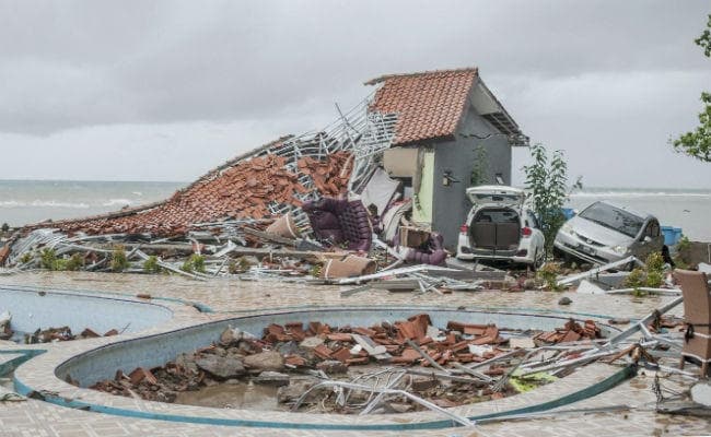 इंडोनेशिया में ज्वालामुखी फटने के बाद आयी भयंकर सुनामी में 222 लोगों की मौत