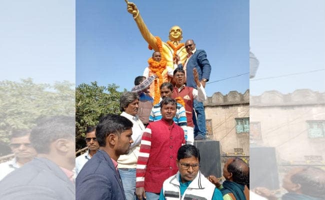 अनुसूचित जाति आयोग के अध्यक्ष ने किया बड़कागांव का दौरा, कहा- घबराइए नहीं, हक दिलायेंगे