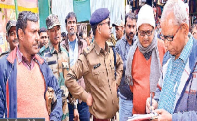 भागलपुर :  राज्य में पॉलीथिन पर पूर्ण प्रतिबंध लागू, शहर में सिपाही को लगा फाइन, वसूला गया रुपये 4.40 लाख जुर्माना