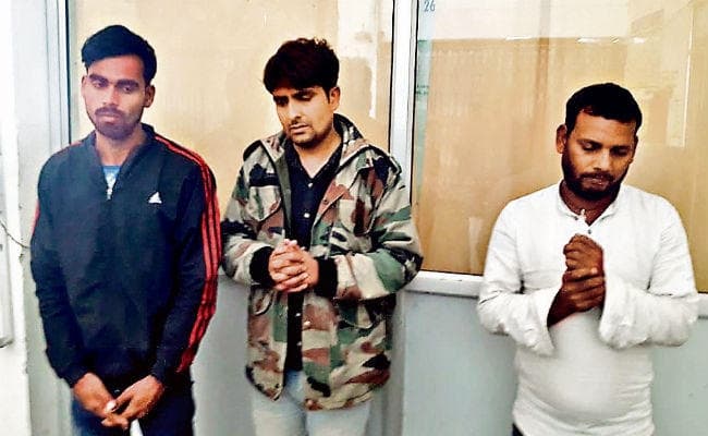 रांची : व्हाट्सऐप के जरिये चल रहा था सेक्स रैकेट, तीन एजेंट गिरफ्तार, हजारीबाग से भी दो गिरफ्तार