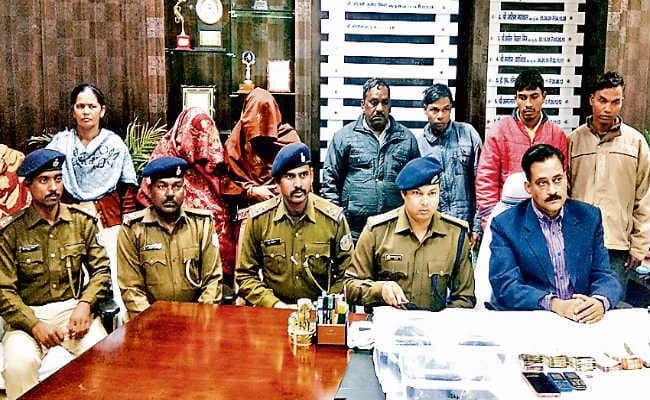 खूंटी : आठ किलो अफीम के साथ यूपी के तीन तस्कर समेत छह गिरफ्तार