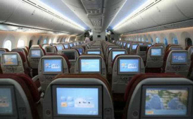 विमान में यात्रियों के साथ Airlines स्टाफ बदतमीजी करना पड़ सकता है भारी, भरना पड़ेगा जुर्माना