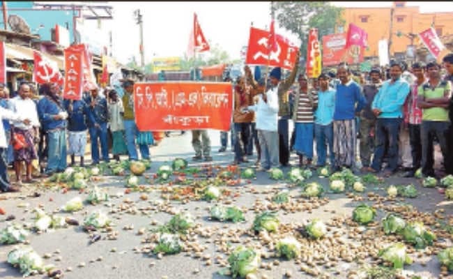 बांकुड़ा :   माफ हो किसानों का कर्ज, पंचायत स्तर पर धान खरीदे राज्य सरकार