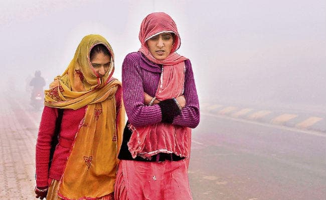 ठंड से ठिठुरा उत्तर भारत, कोहरे ने ली आठ की जान, श्रीनगर में टूटा 11 साल का रिकॉर्ड, जमने लगी डल झील