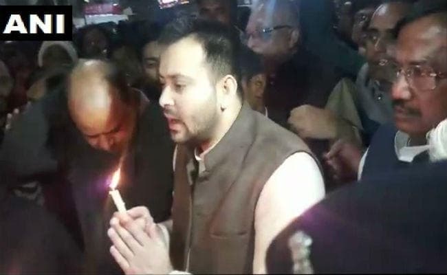 गुंजन खेमका हत्याकांड : तेजस्वी ने व्यवसायियों संग किया कैंडल मार्च, कहा- हत्यारे नहीं पकड़े गये, तो राज्यव्यापी आंदोलन